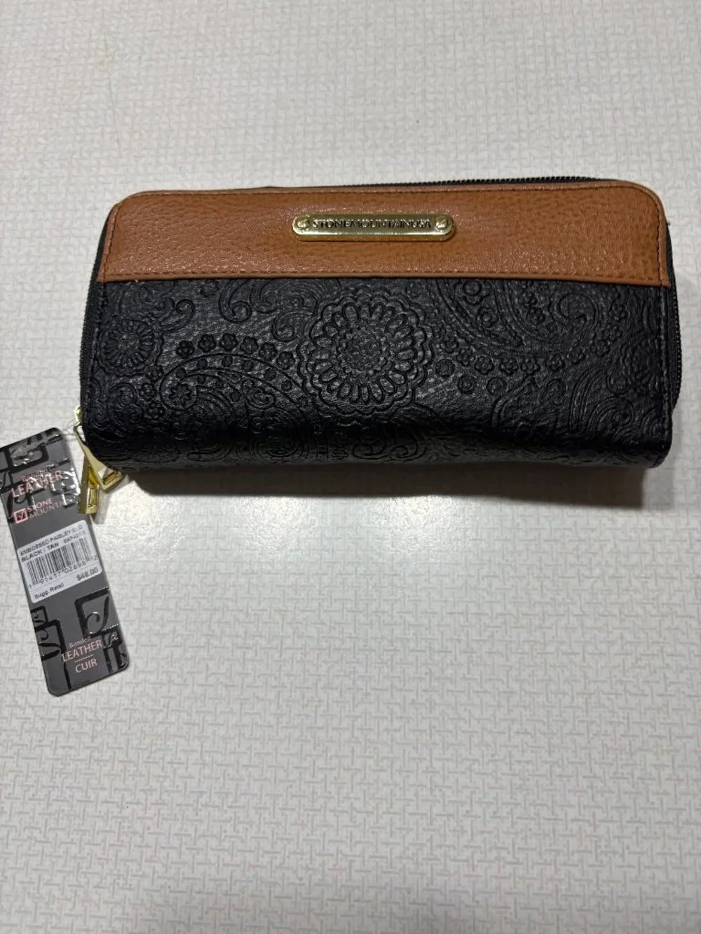 NWT Embossed Black and Brown Leather Stone Mountain USA Wallet